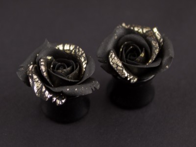 Black rose ear plug with golden tips Custom colors 3-20mm Black rose ear plug with golden tips Custom colors 3-20mm