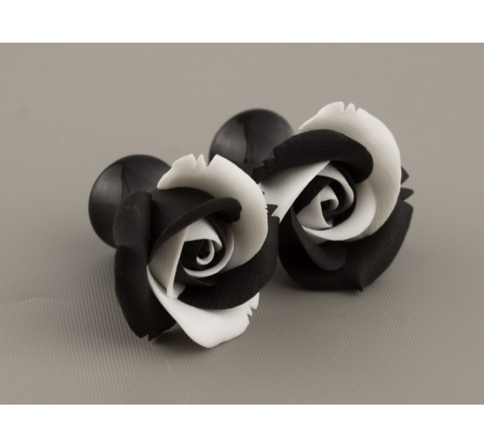 Black white flower - Unique ear plugs rose shaped