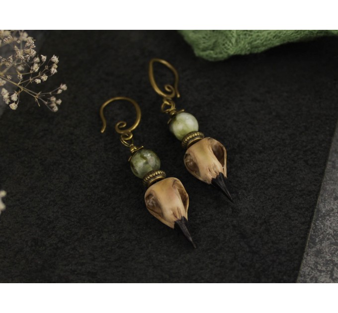 Dangle Gothic earrings with bird skulls 