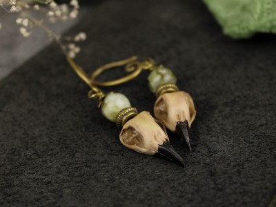 Bird skull earrings green beads Bird skull earrings green beads