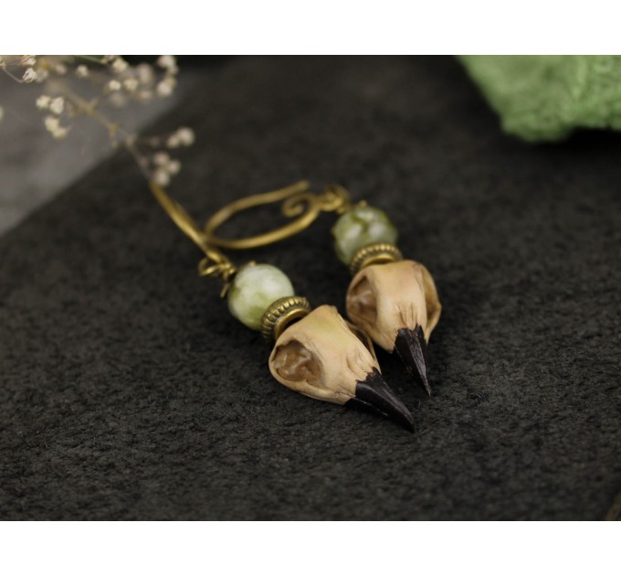 Dangle Gothic earrings with bird skulls 