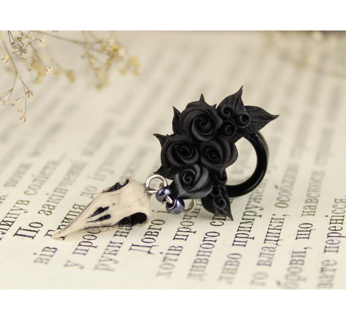 Tunnel earrings for stretched ears with roses and raven skulls