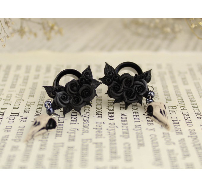 Tunnel earrings for stretched ears with roses and raven skulls