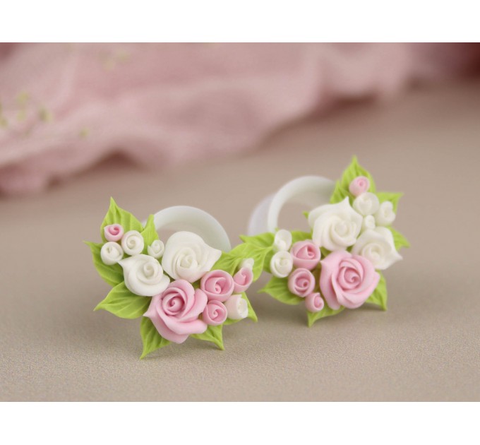 Cute tunnel plug with pink white roses – floral ear jewelry