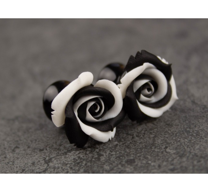 Black white flower - Unique ear plugs rose shaped