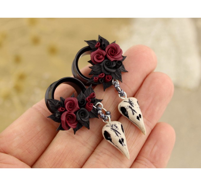 Gothic 00g – 1 inch plugs, raven skull gauges and tunnels
