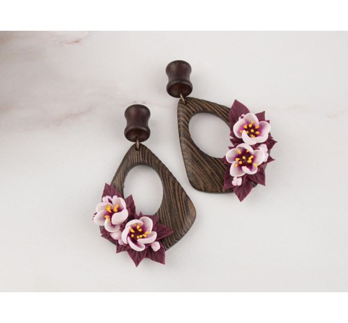 Spring blossom dangling gauges – cute wooden plugs for ears