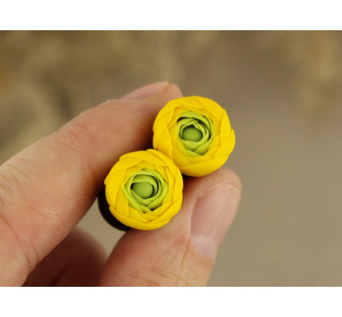 Yellow ranunculus 0g ear tunnels | flower ear plugs