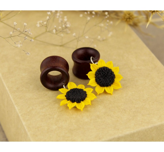 Botanical tunnel jewelry – sunflower wooden ear plugs