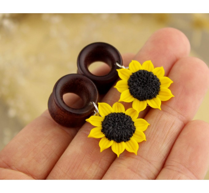 Botanical tunnel jewelry – sunflower wooden ear plugs