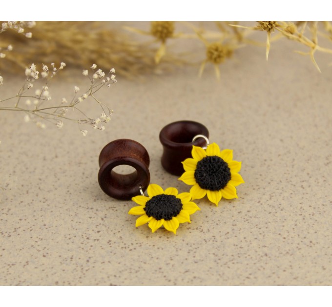 Botanical tunnel jewelry – sunflower wooden ear plugs