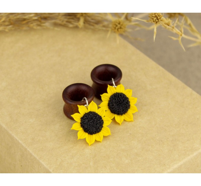 Botanical tunnel jewelry – sunflower wooden ear plugs