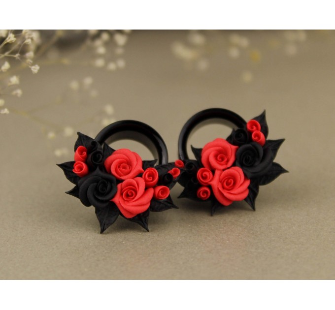 Wedding tunnel piercing – Black red roses gauges and plugs