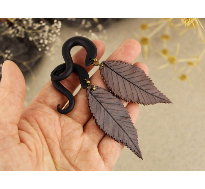 Handcrafted dangle gauges with brown leaves 