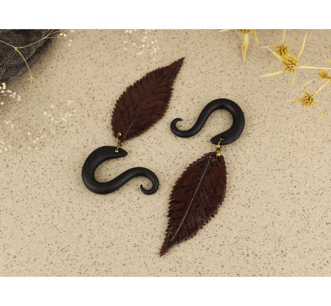 Handcrafted dangle gauges with brown leaves 