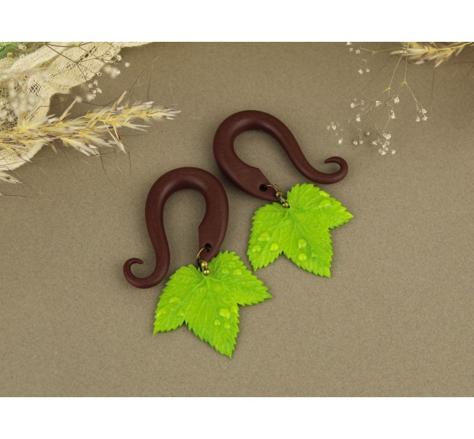 Green leaf with dewdrops - dangling gauges 