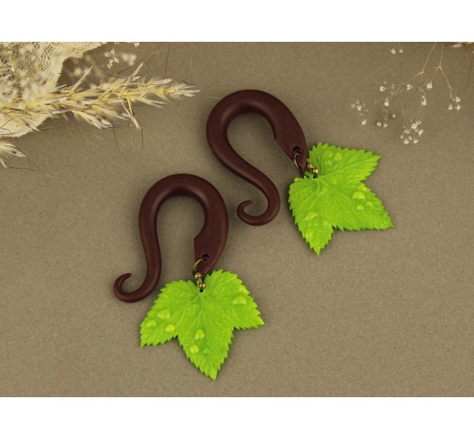 Green leaf with dewdrops - dangling gauges 