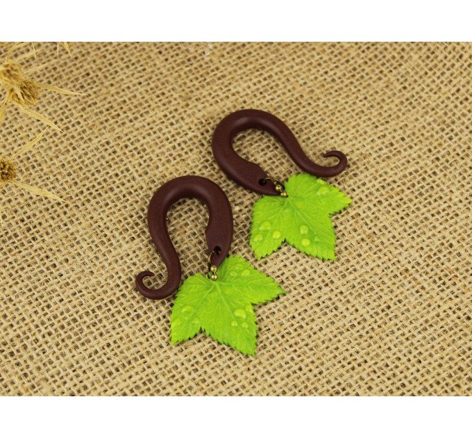 Green leaf with dewdrops - dangling gauges 