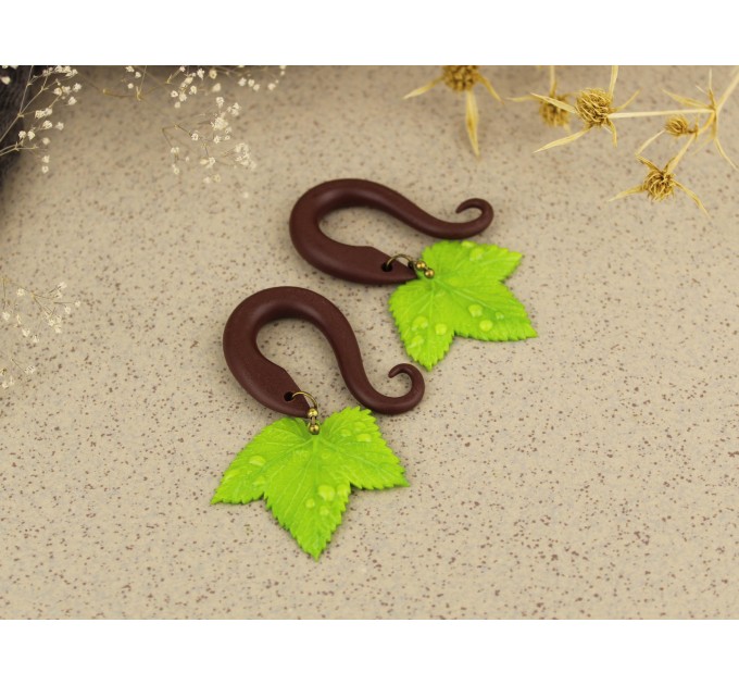 Green leaf with dewdrops - dangling gauges 