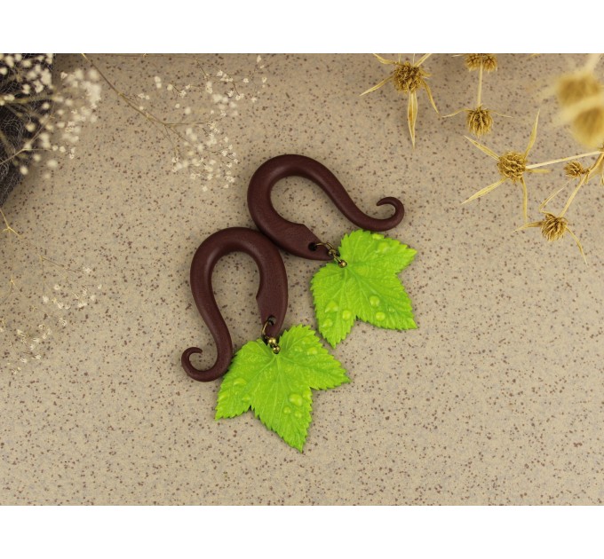 Green leaf with dewdrops - dangling gauges 