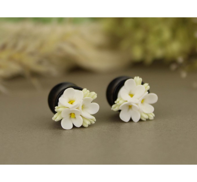 White lilac – wedding ear plugs piercing