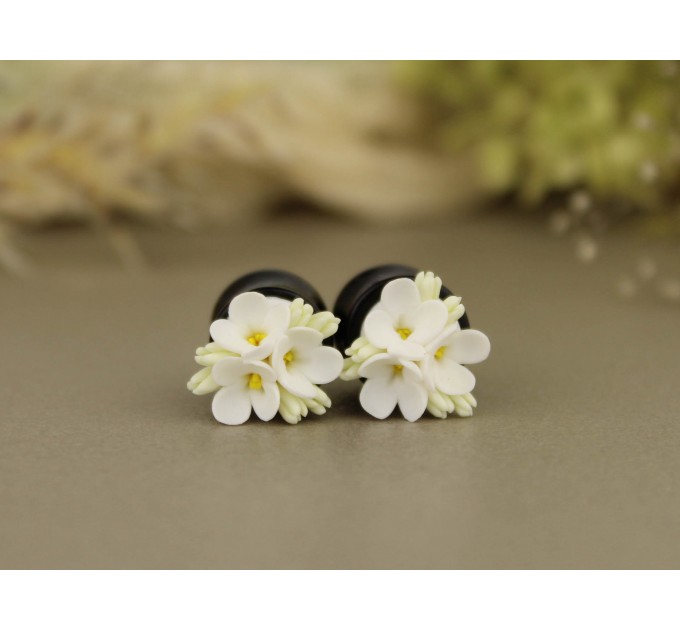 White lilac – wedding ear plugs piercing