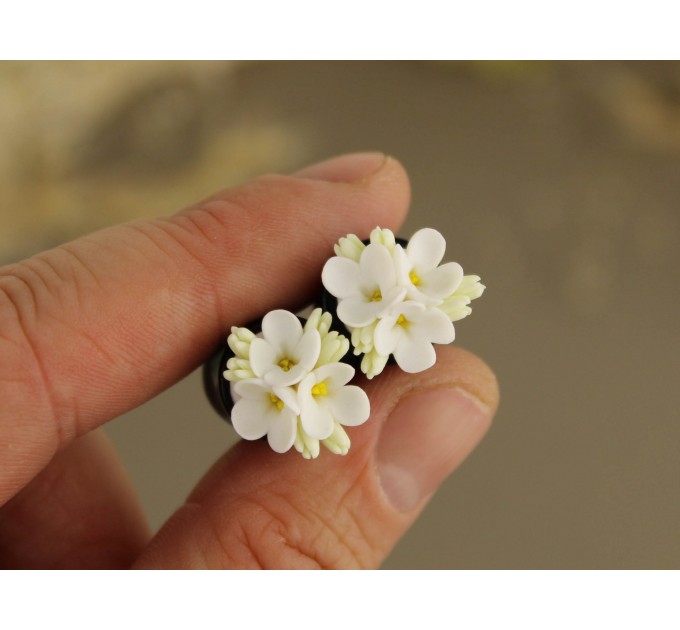 White lilac – wedding ear plugs piercing