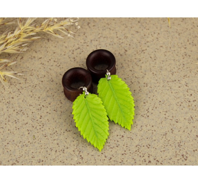 Cute green leaf - wood ear plugs and tunnels