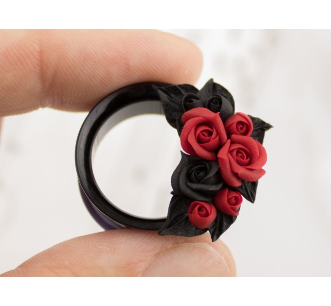 Wedding tunnel piercing – Black red roses gauges and plugs