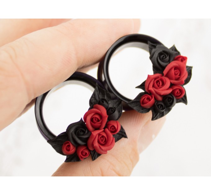 Wedding tunnel piercing – Black red roses gauges and plugs