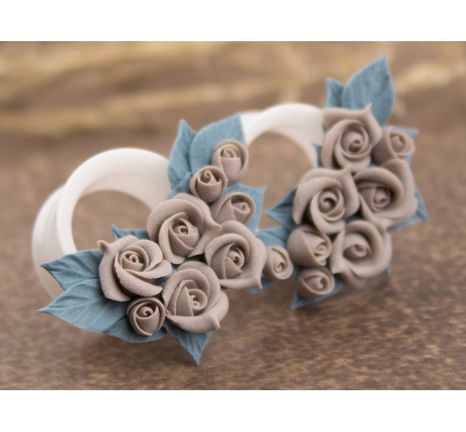 Beige rose gauges for wedding Dusty blue floral ear tunnels Bridal plugs Stretched earlobes jewelry Custom colors