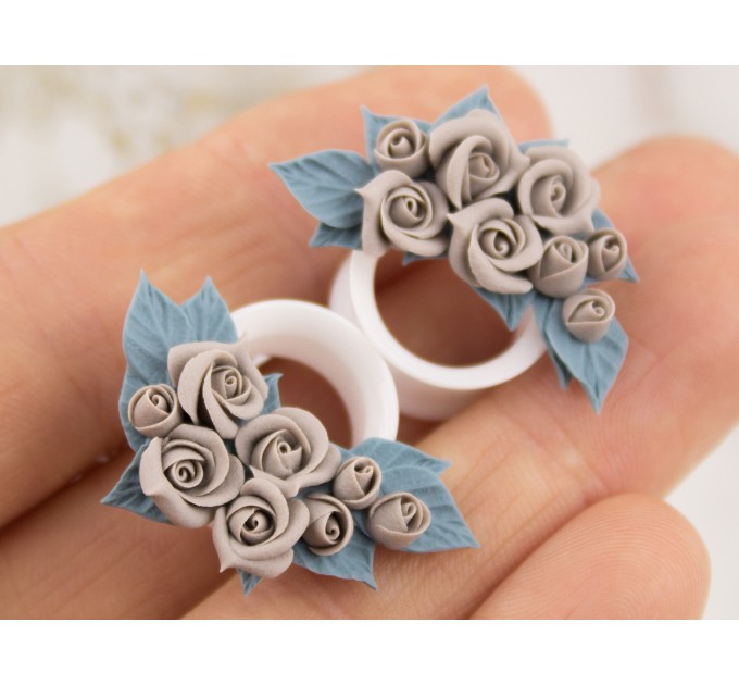 Beige rose gauges for wedding Dusty blue floral ear tunnels Bridal plugs Stretched earlobes jewelry Custom colors