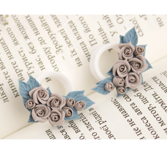 Beige rose gauges for wedding Dusty blue floral ear tunnels Bridal plugs Stretched earlobes jewelry Custom colors