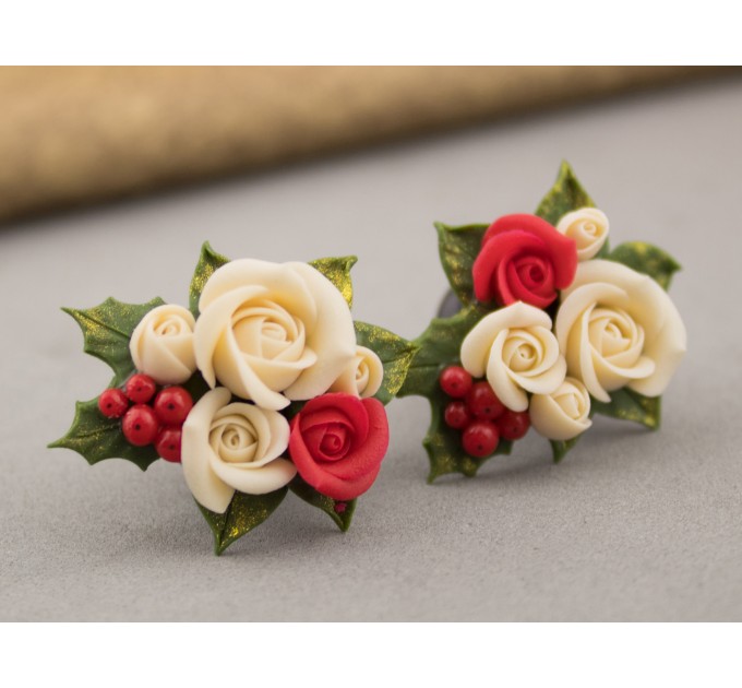 Cute Xmas ear plugs with beige red roses and holly berries Christmas jewelry for stretched earlobes Winter wedding Gauge and tunnels