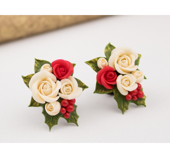 Cute Xmas ear plugs with beige red roses and holly berries Christmas jewelry for stretched earlobes Winter wedding Gauge and tunnels