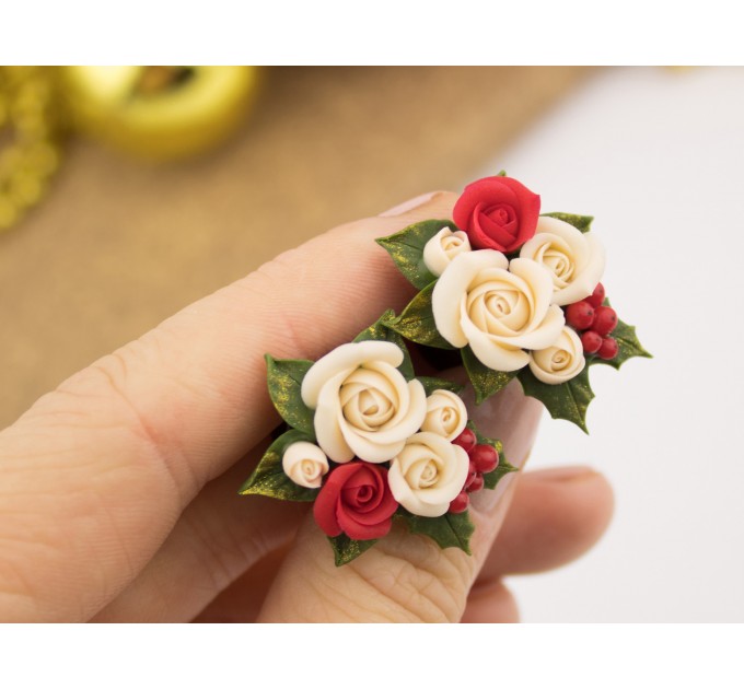 Cute Xmas ear plugs with beige red roses and holly berries Christmas jewelry for stretched earlobes Winter wedding Gauge and tunnels