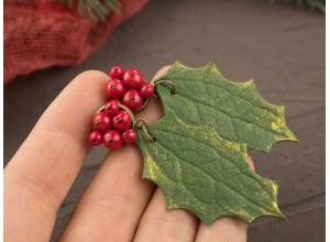Holly berry dangle ear plugs 3-20mm