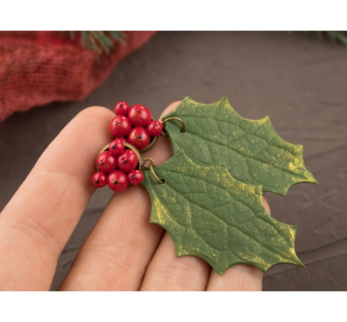 Holly berry dangle plug earrings Reg green holiday floral jewelry for stretched earlobes Xmas tunnels and gauges