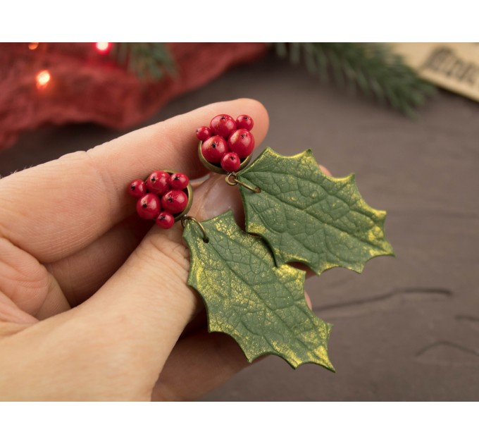 Holly berry dangle plug earrings Reg green holiday floral jewelry for stretched earlobes Xmas tunnels and gauges