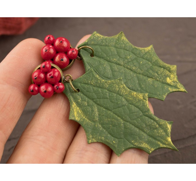 Holly berry dangle plug earrings Reg green holiday floral jewelry for stretched earlobes Xmas tunnels and gauges