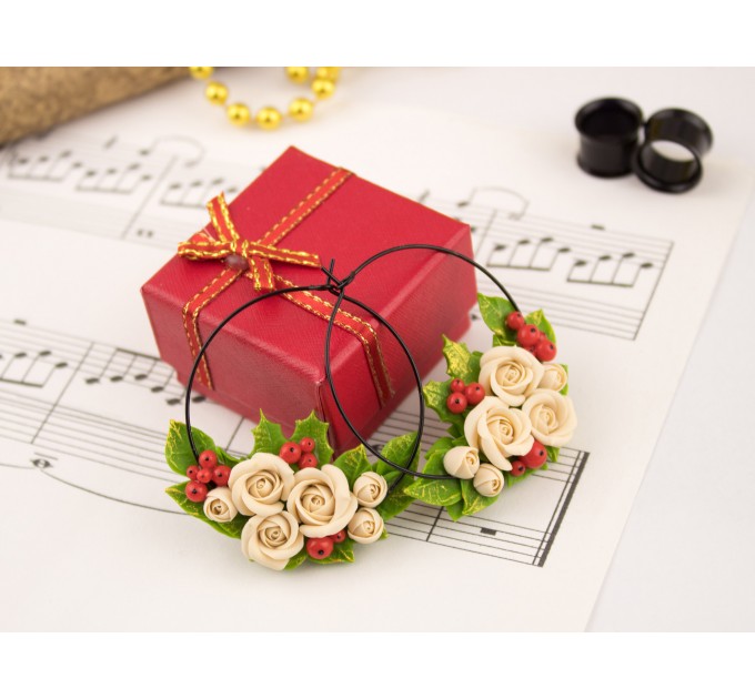 Christmas jewelry for stretched ears Festive tunnels and plugs Gauges Holly berry hoop hangers