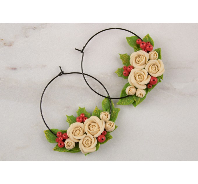 Christmas jewelry for stretched ears Festive tunnels and plugs Gauges Holly berry hoop hangers