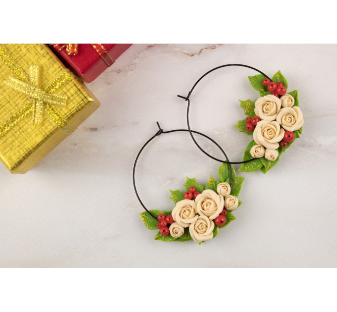 Christmas jewelry for stretched ears Festive tunnels and plugs Gauges Holly berry hoop hangers