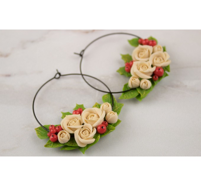 Christmas jewelry for stretched ears Festive tunnels and plugs Gauges Holly berry hoop hangers