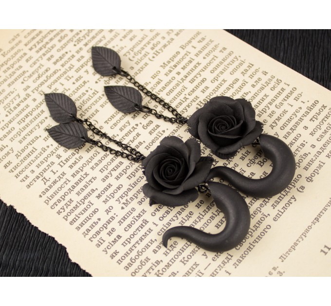 Gothic wedding dangle chain plug earrings for stretched ears Black rose and leaves Witch gift gauges Dark aesthetic