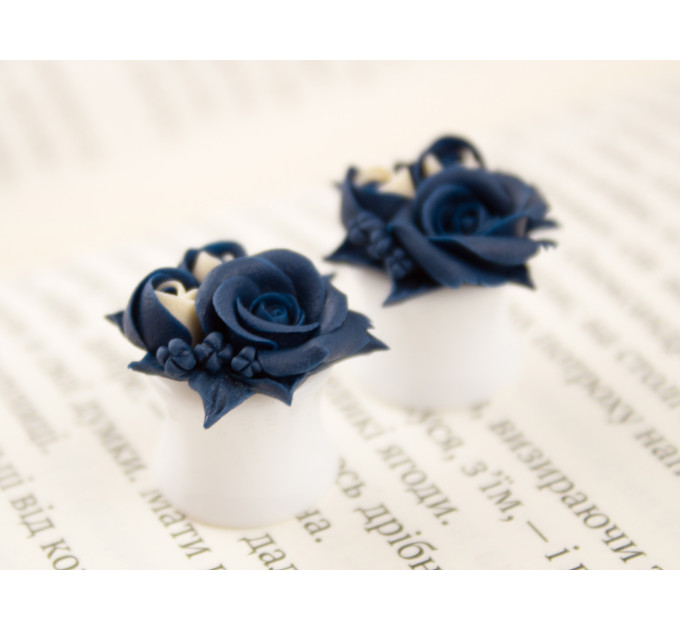 Navy blue beige cream wedding ear plugs Tiny flower gauge earrings Rose tunnels Unique jewelry for stretched ears