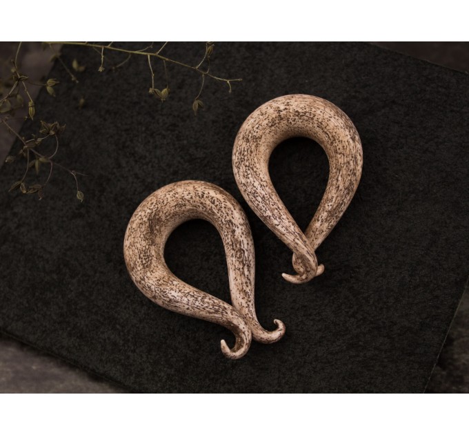 Spiral gauges ancient style jewelry for stretched ears Horn plugs and tunnels Bone textured tentacle earrings