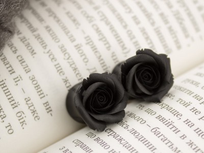 Custom color black rose ear plugs 3-20mm