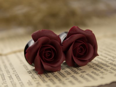 Custom color maroon rose ear plugs 3-20mm