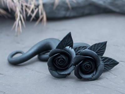 Black rose gauge earrings real/fake Black rose gauge earrings real/fake